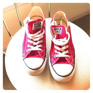 7.5 Red Women’s Converse, Chuck Taylor All Star